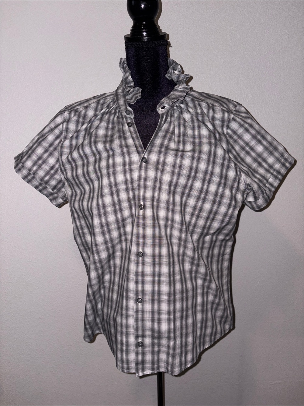Women's Short-Sleeve Plaid Button-Down Top in Gray